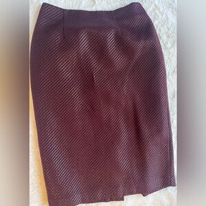 Worthington Burgundy Skirt – Size 6 – Sleek & Stylish